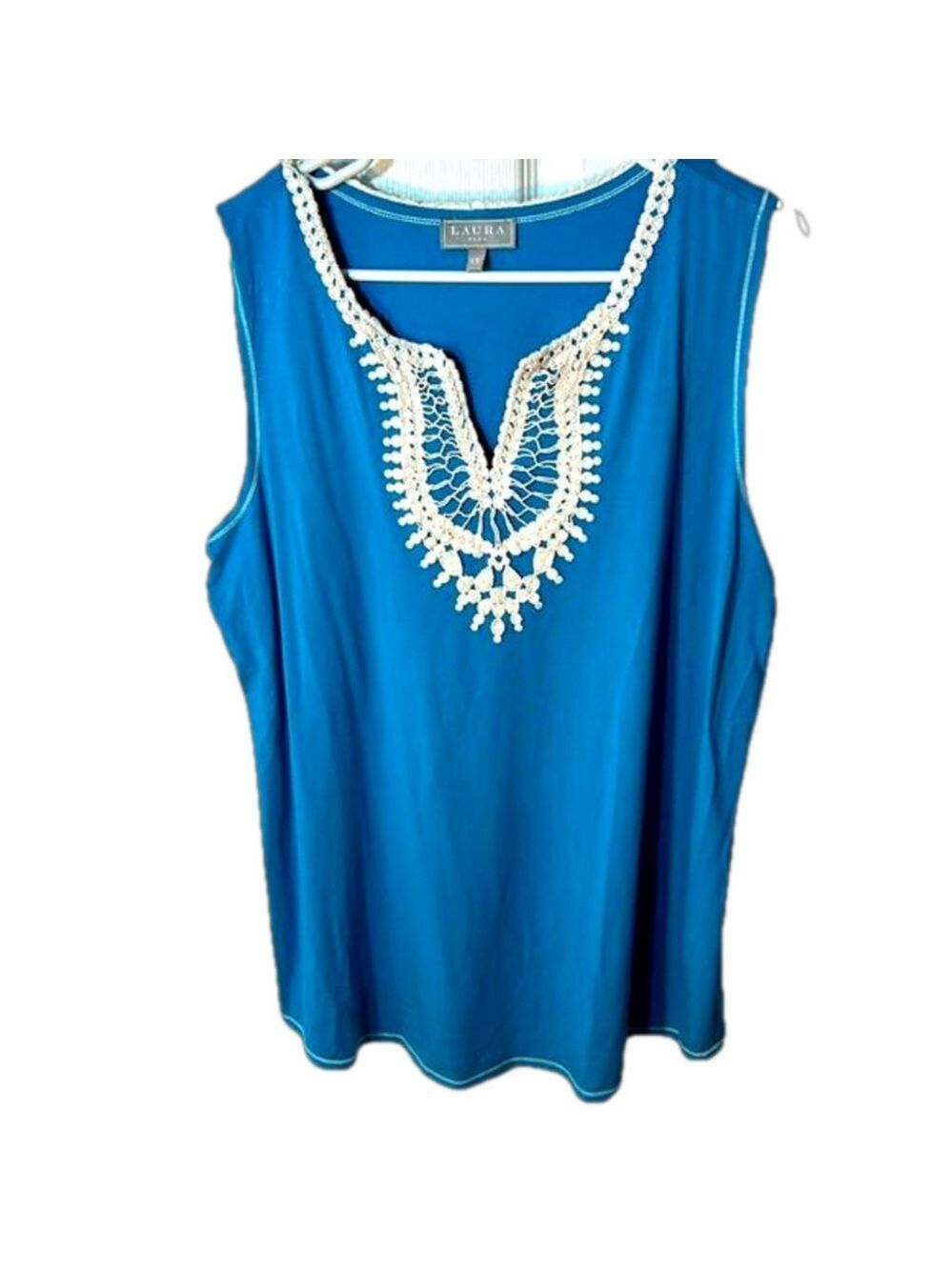 Laura plus teal blue embroidered V-neck top Size 1X